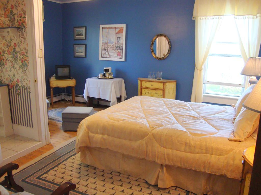 Tidal Watch Inn St. Martins Room photo